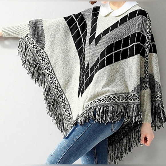 Yaira Sweater Poncho Womens Small Medium Black Oatmeal Fringe Dark Academia - Picture 4 of 10